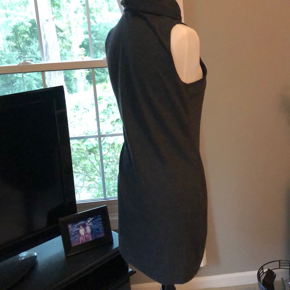 Super Cute Turtle Neck Grey Sleeveless Dress - Picture 4 of 7